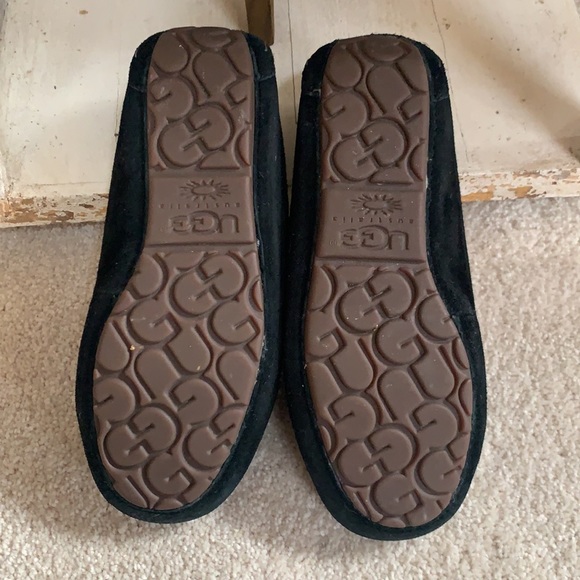 Ugg’s size 7 black - Picture 4 of 8